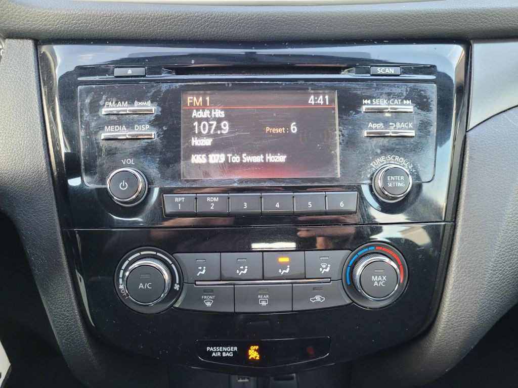 2016 Nissan Rogue Image 18