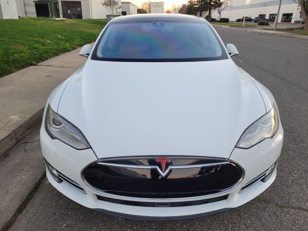 2015 Tesla Model S Image 2
