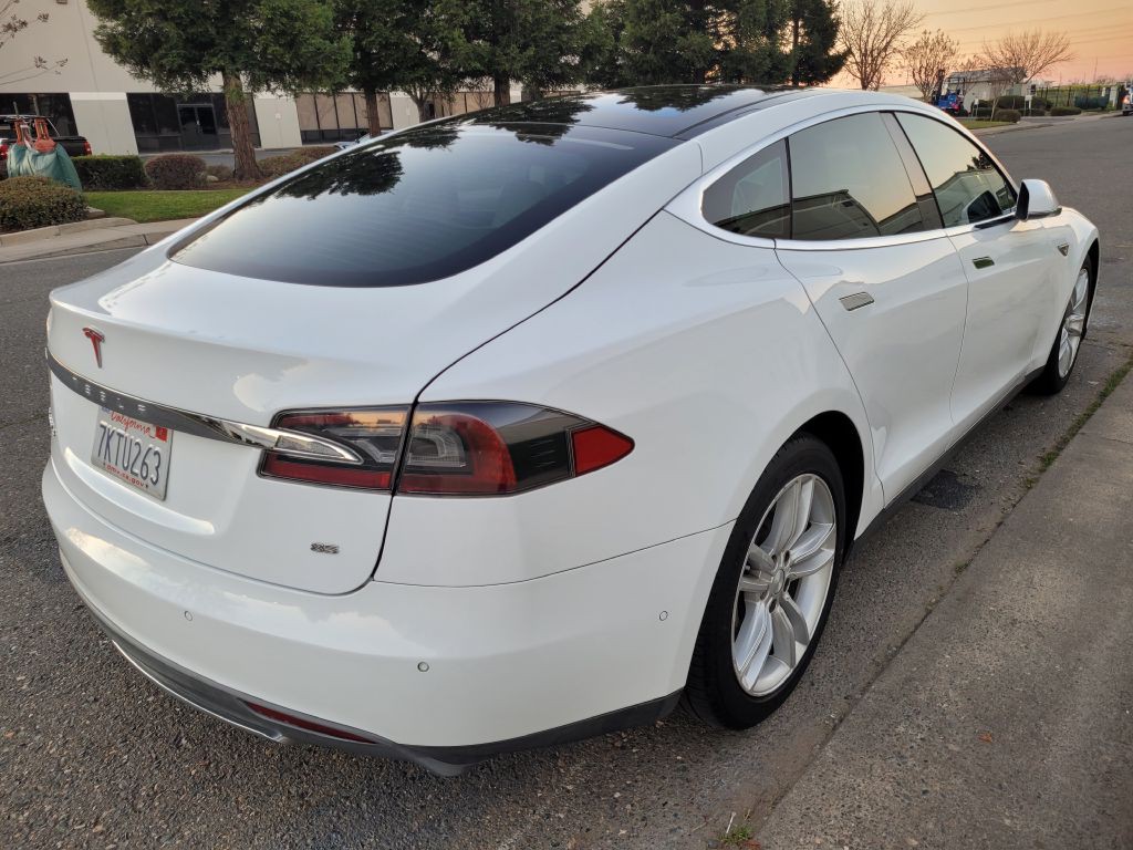 2015 Tesla Model S Image 5