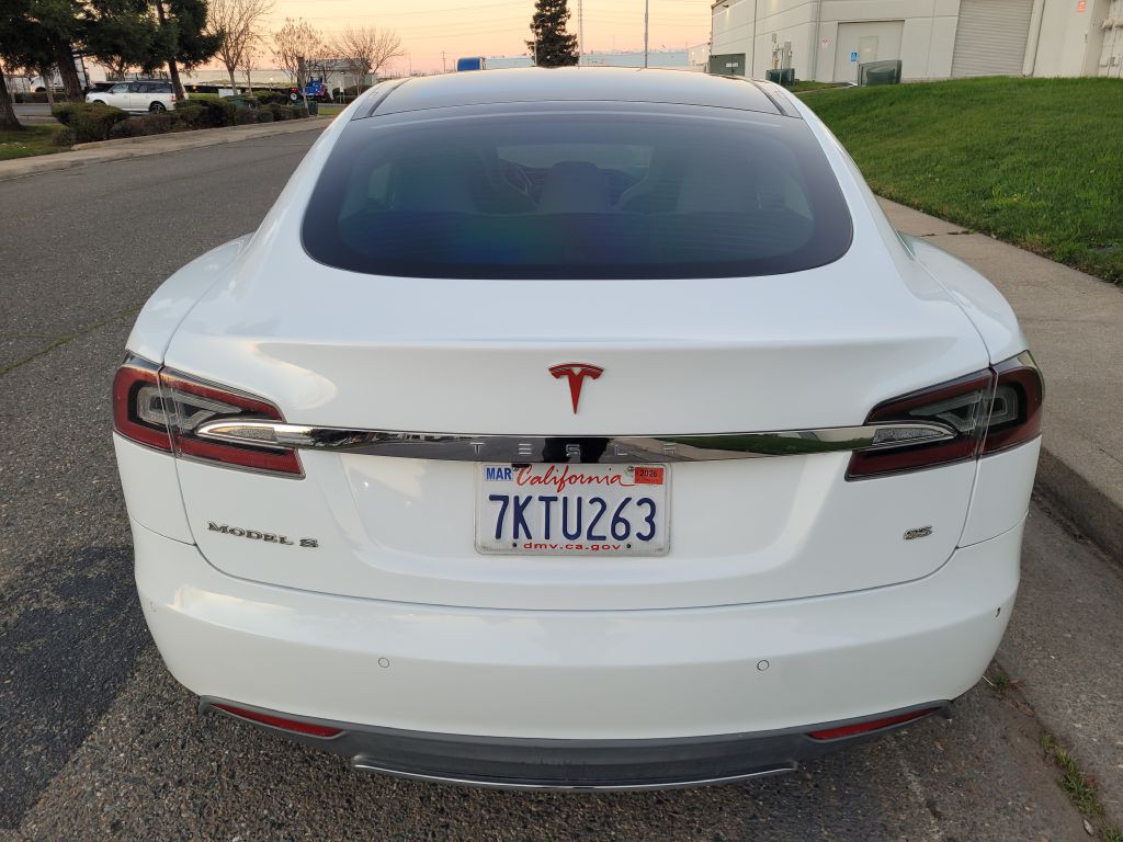 2015 Tesla Model S Image 6