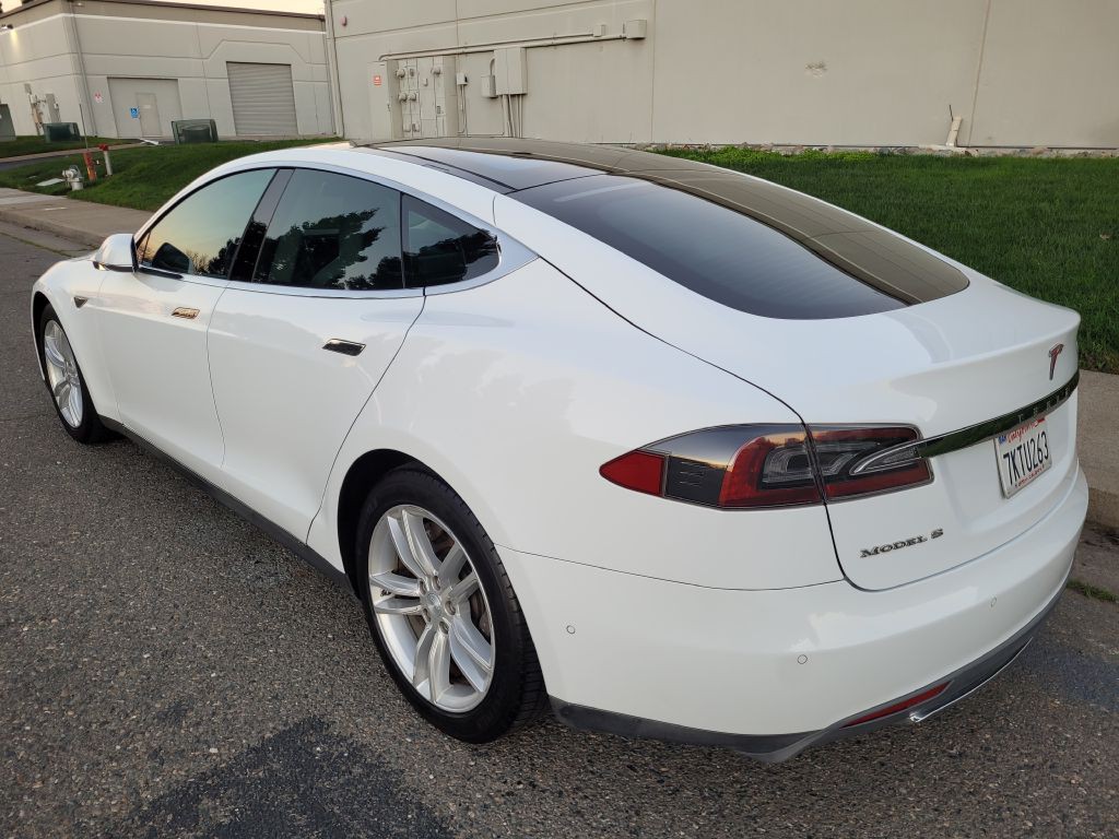 2015 Tesla Model S Image 7