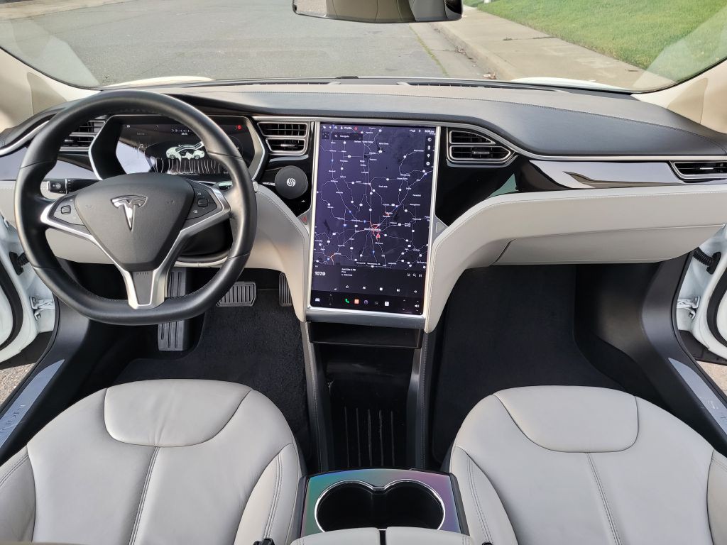 2015 Tesla Model S Image 12