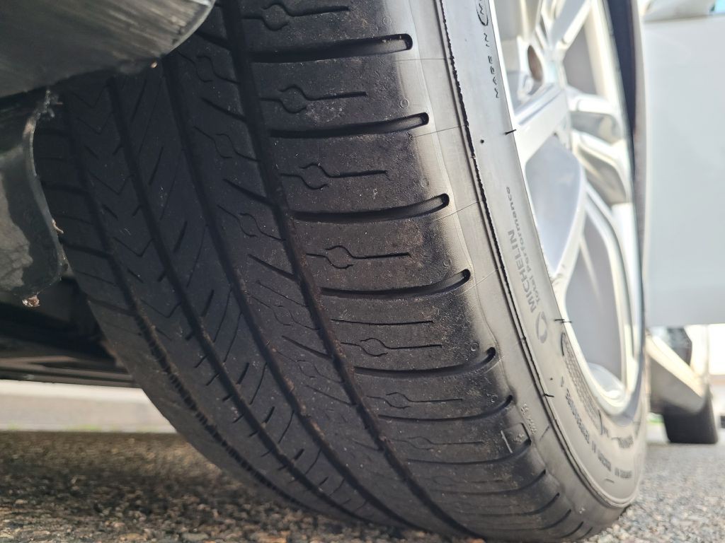 2015 Tesla Model S Image 16