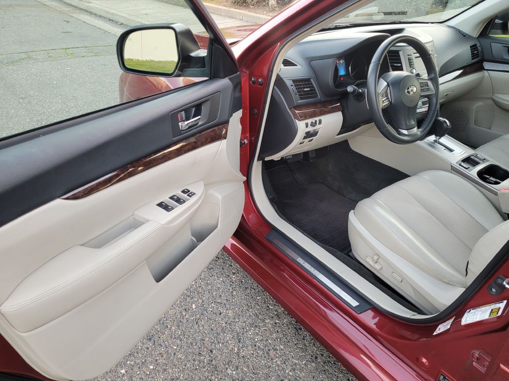2013 Subaru Legacy Image 9
