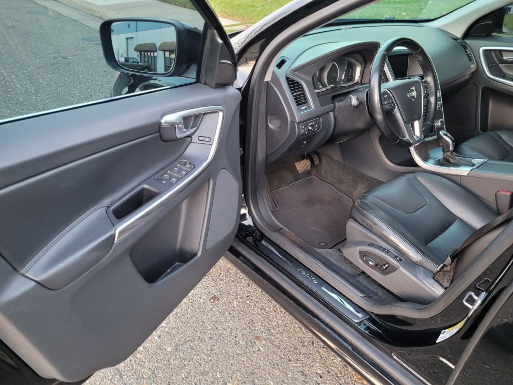 2015 Volvo XC60 Image 9