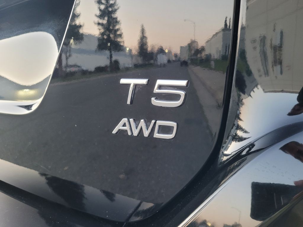 2015 Volvo XC60 Image 18