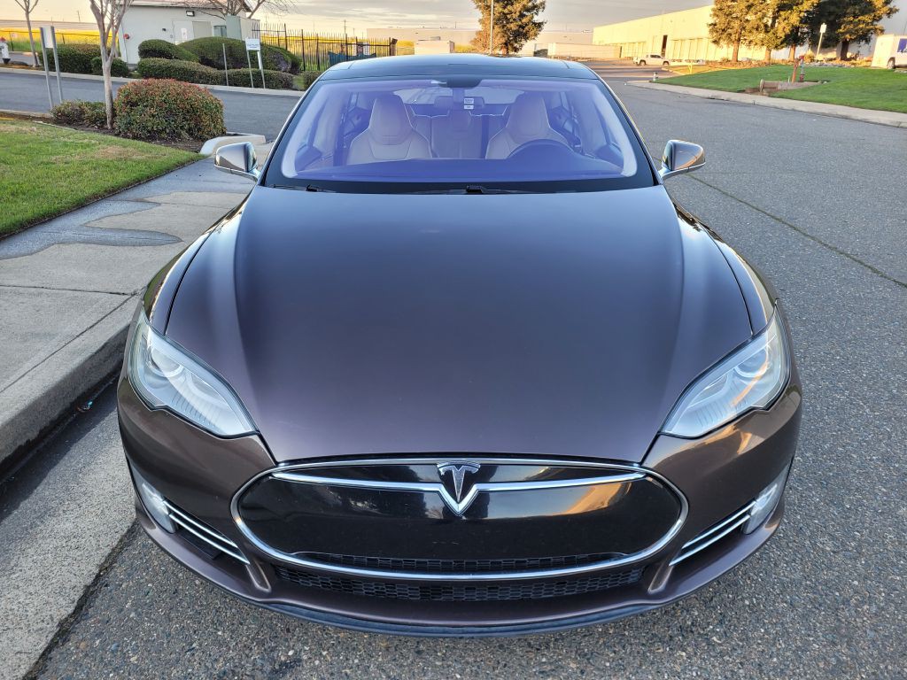 2014 Tesla Model S Image 2