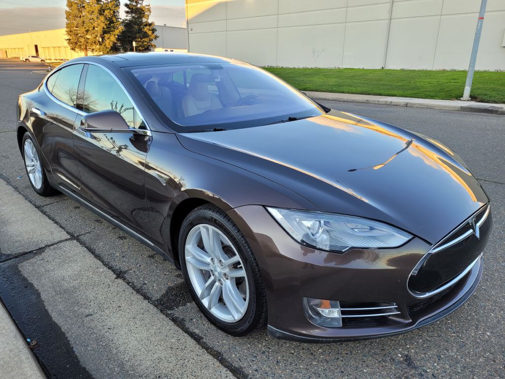 2014 Tesla Model S Image 3