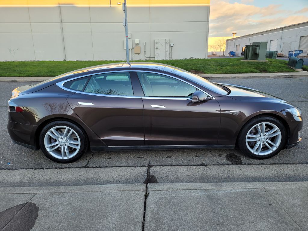 2014 Tesla Model S Image 4