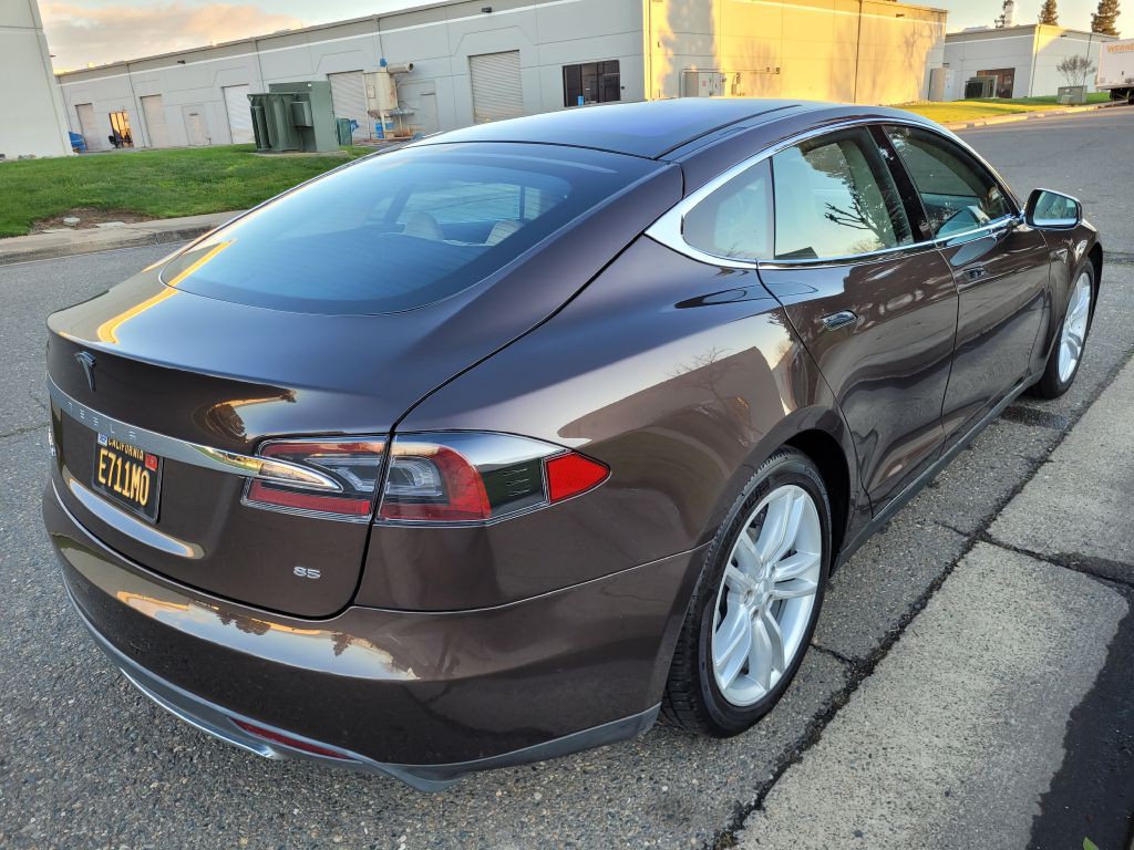 2014 Tesla Model S Image 5