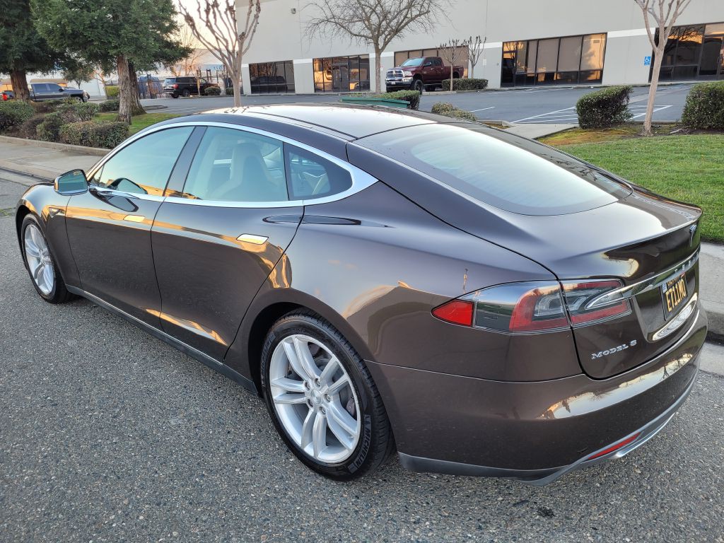 2014 Tesla Model S Image 7