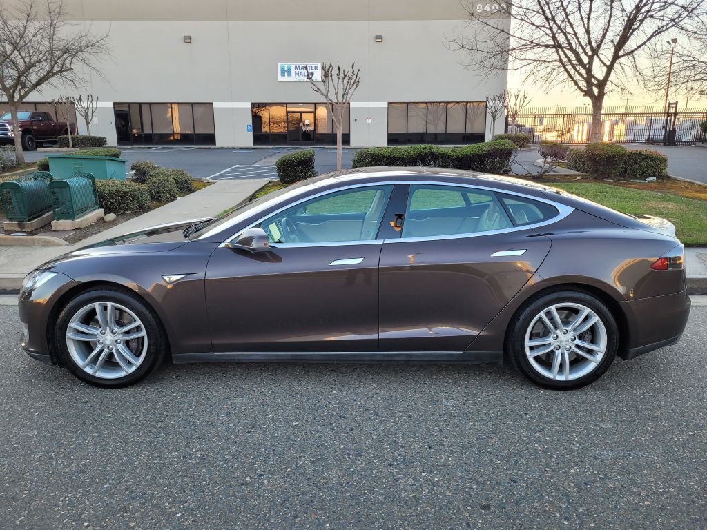 2014 Tesla Model S Image 8