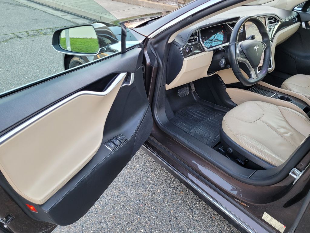 2014 Tesla Model S Image 9