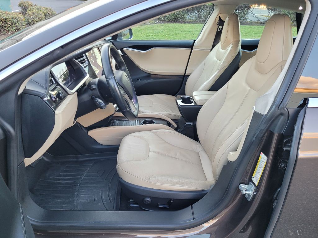 2014 Tesla Model S Image 10