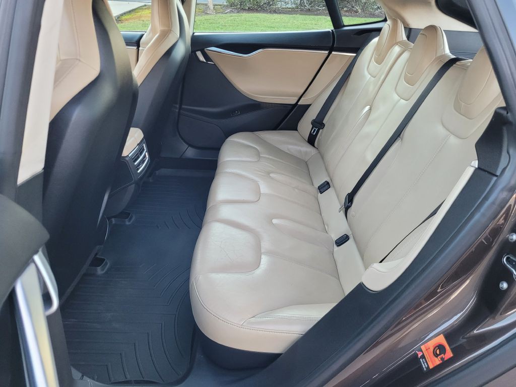 2014 Tesla Model S Image 11