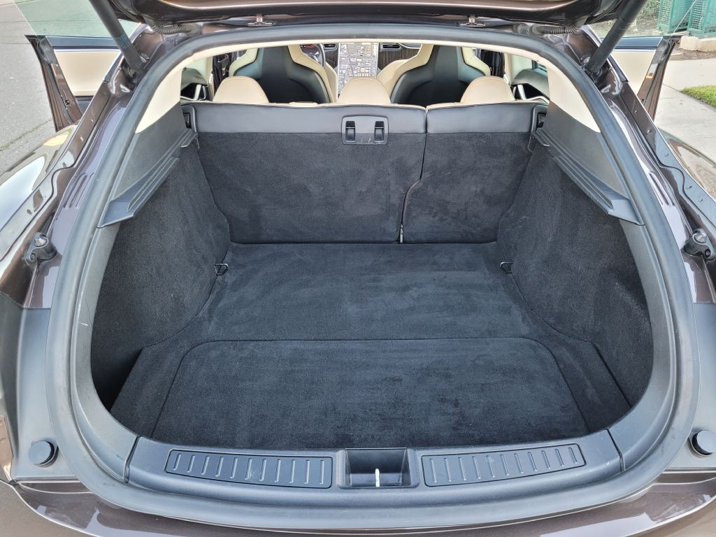 2014 Tesla Model S Image 13