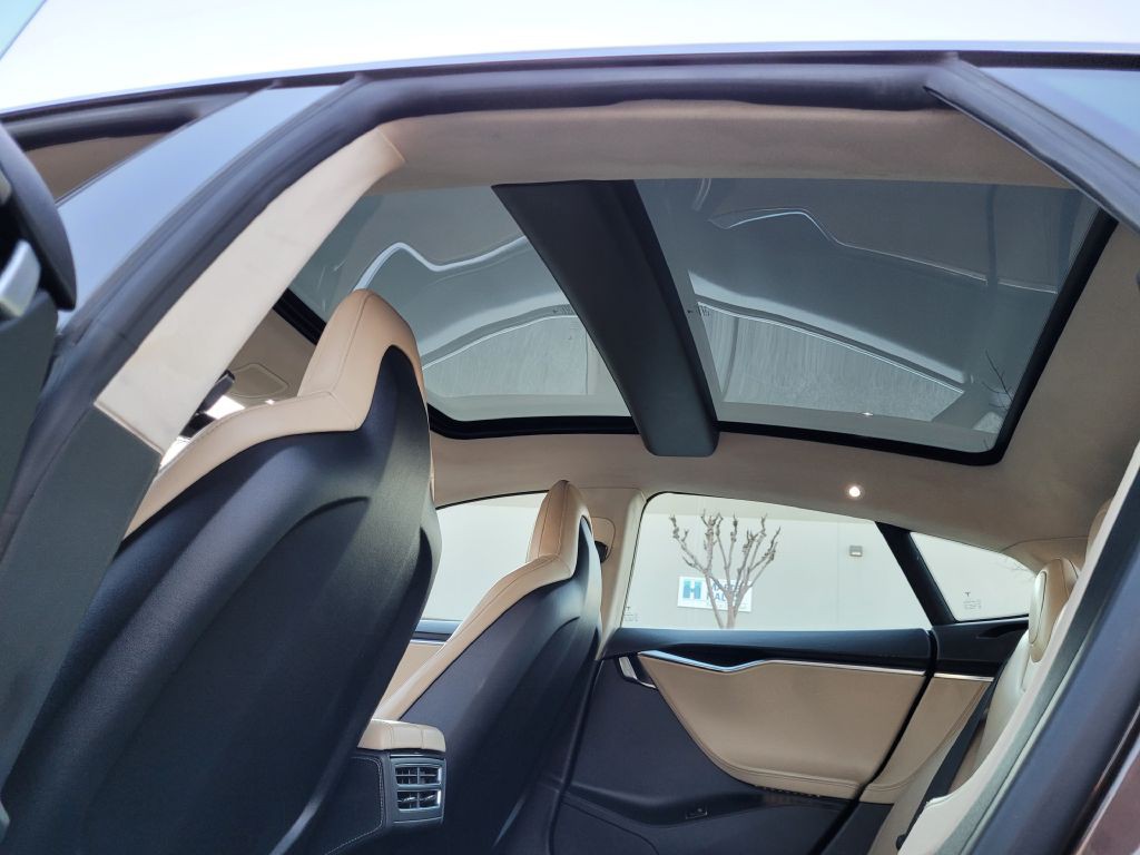 2014 Tesla Model S Image 15