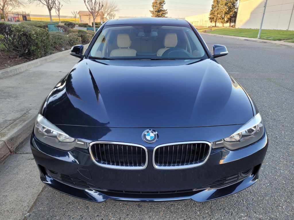 2013 BMW 3 Series Image 2