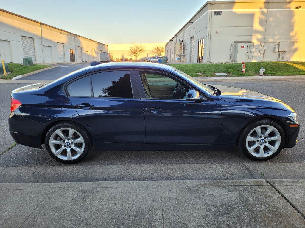 2013 BMW 3 Series Image 4