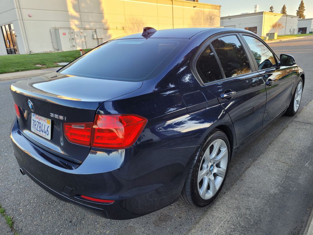 2013 BMW 3 Series Image 5