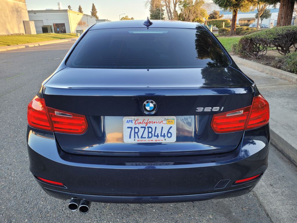 2013 BMW 3 Series Image 6