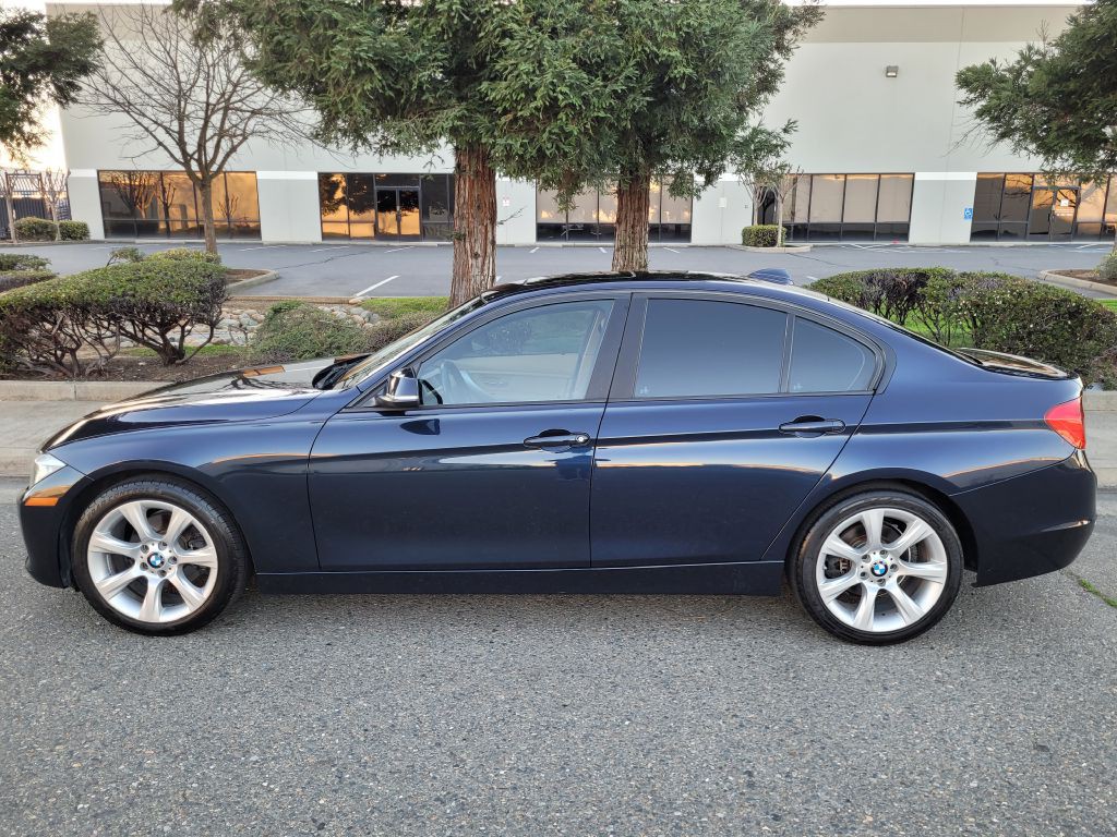 2013 BMW 3 Series Image 8