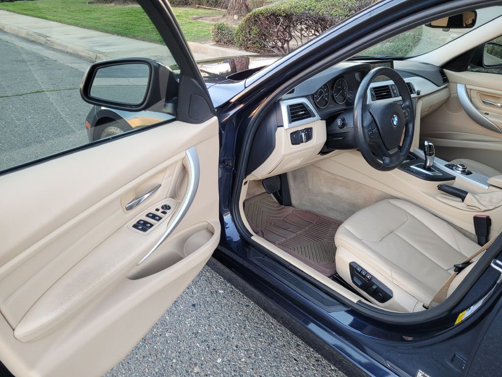 2013 BMW 3 Series Image 9