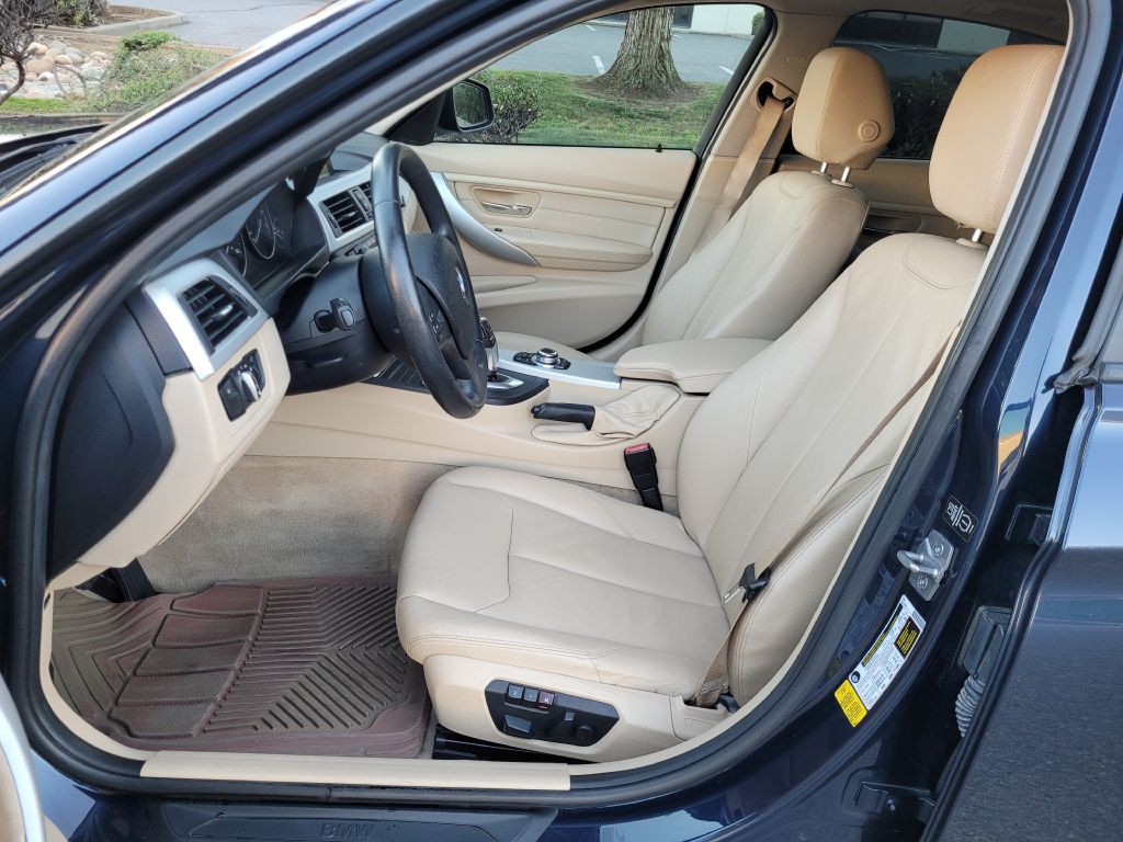 2013 BMW 3 Series Image 10