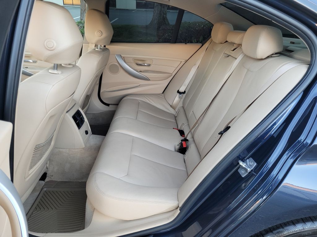 2013 BMW 3 Series Image 11