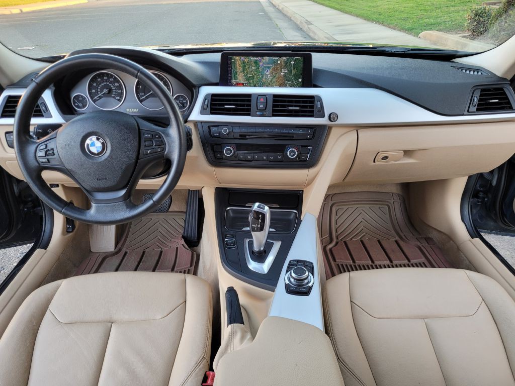 2013 BMW 3 Series Image 12