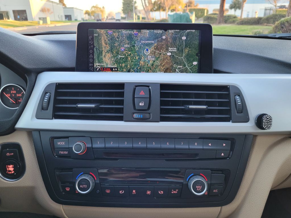 2013 BMW 3 Series Image 16