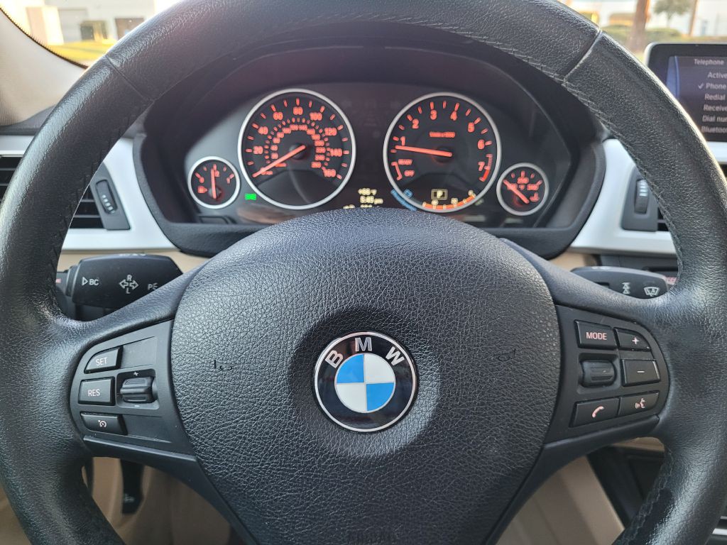 2013 BMW 3 Series Image 21