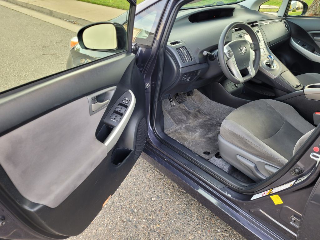 2015 Toyota Prius Image 9