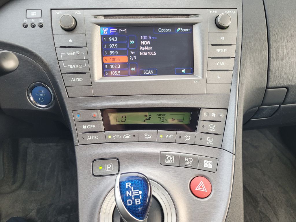 2015 Toyota Prius Image 17