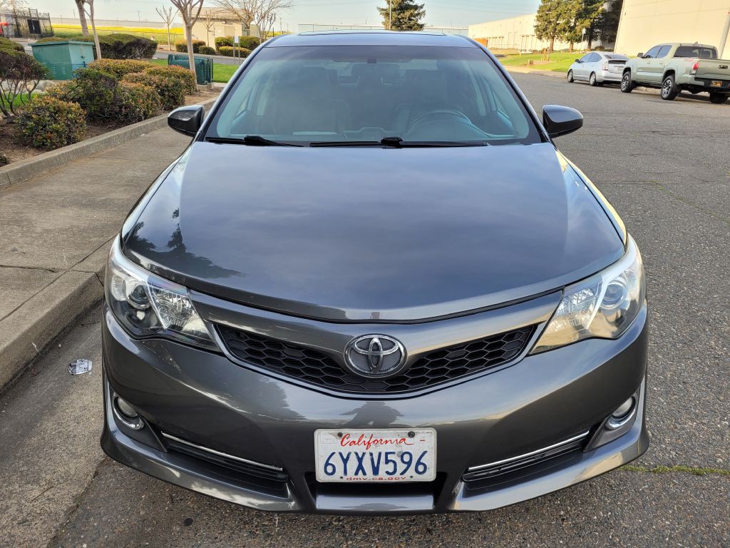 2012 Toyota Camry Image 2