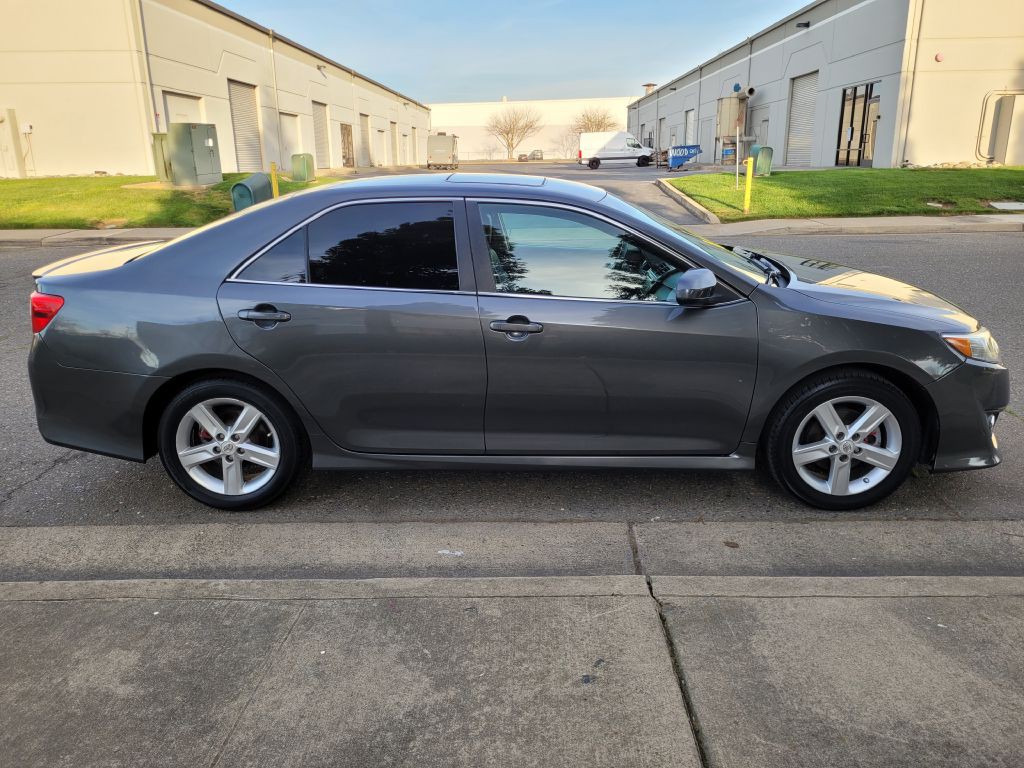 2012 Toyota Camry Image 4