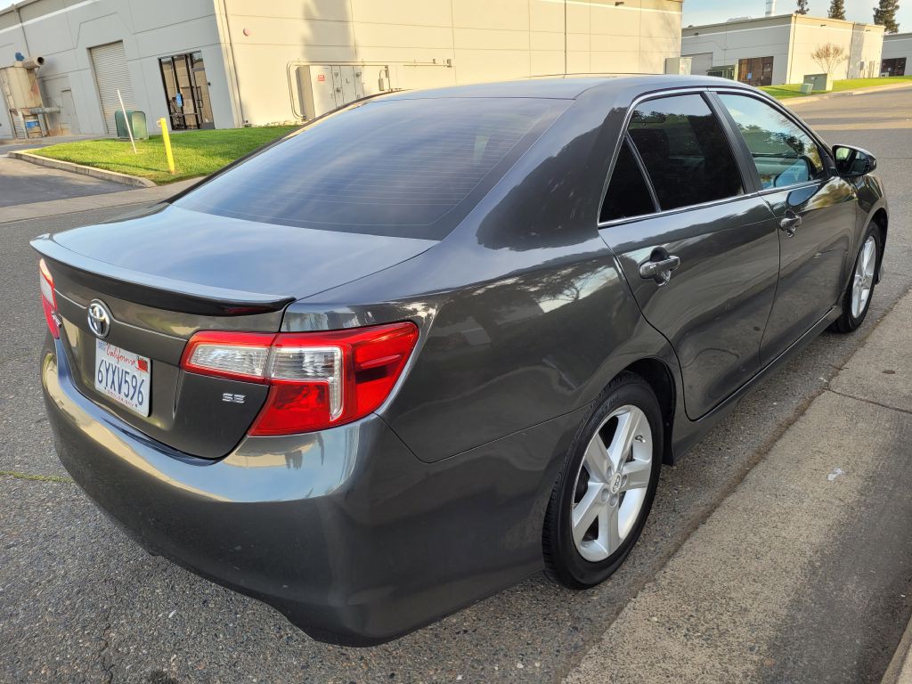 2012 Toyota Camry Image 5