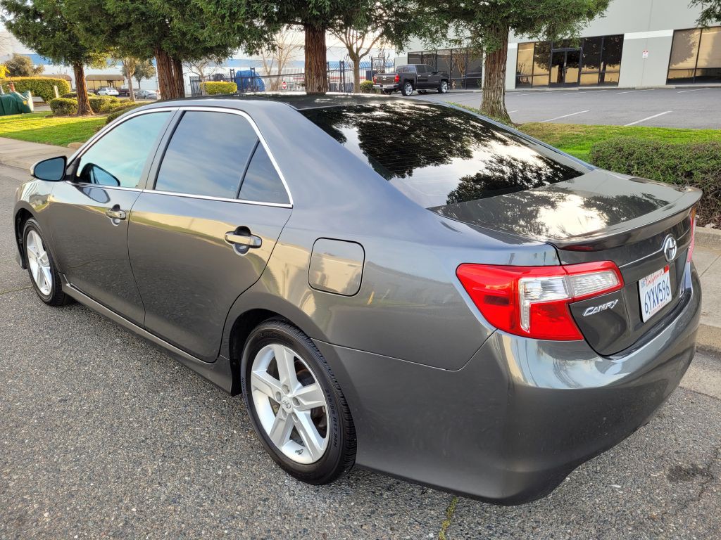 2012 Toyota Camry Image 7