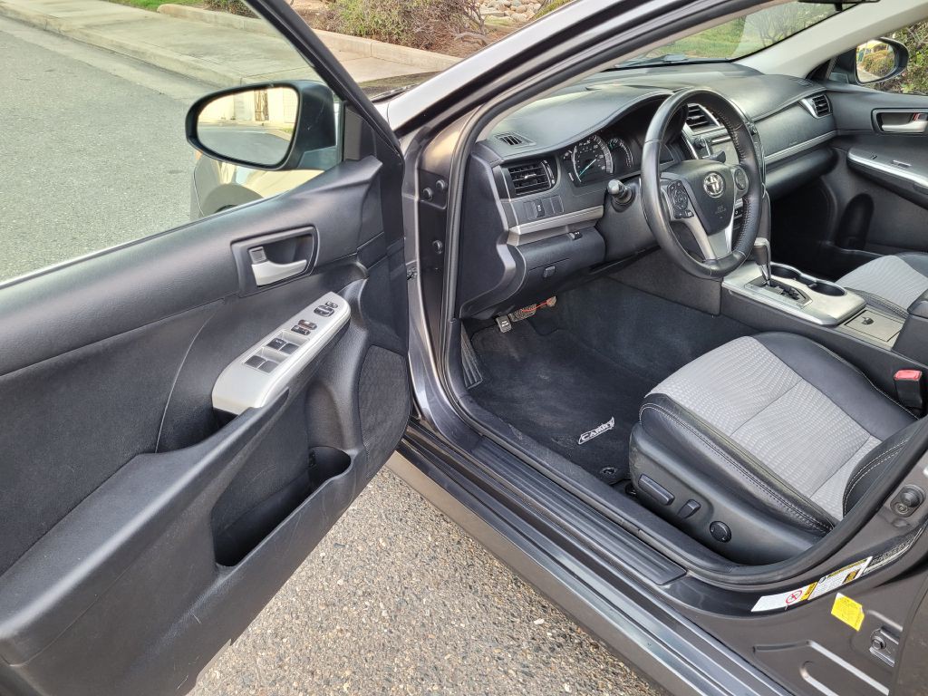 2012 Toyota Camry Image 9