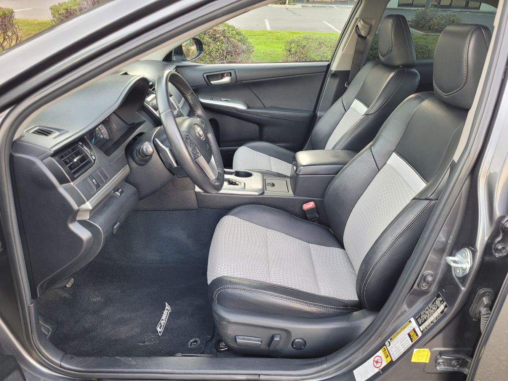 2012 Toyota Camry Image 10