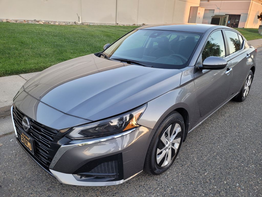 2023 Nissan Altima Image 1