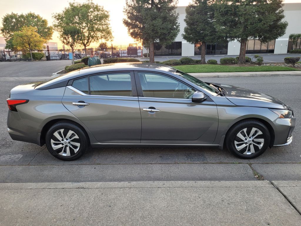 2023 Nissan Altima Image 4