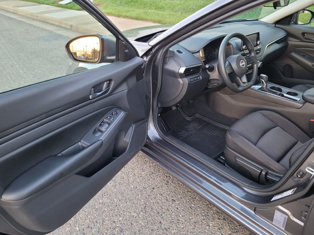 2023 Nissan Altima Image 9