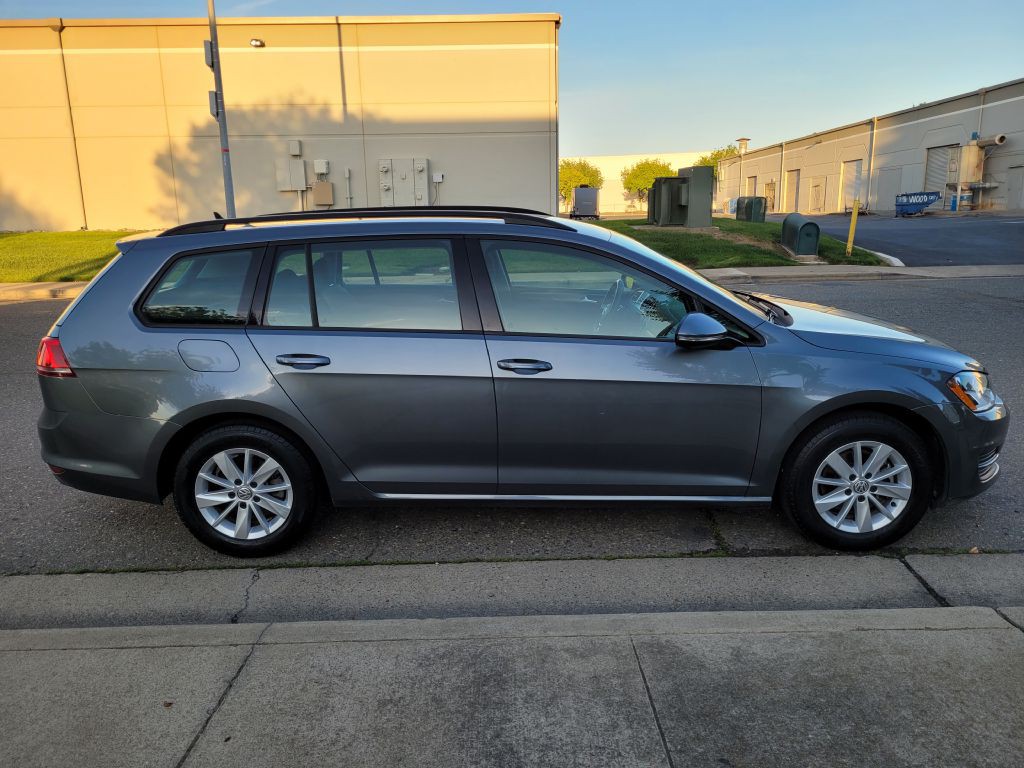 2016 Volkswagen Golf Image 3