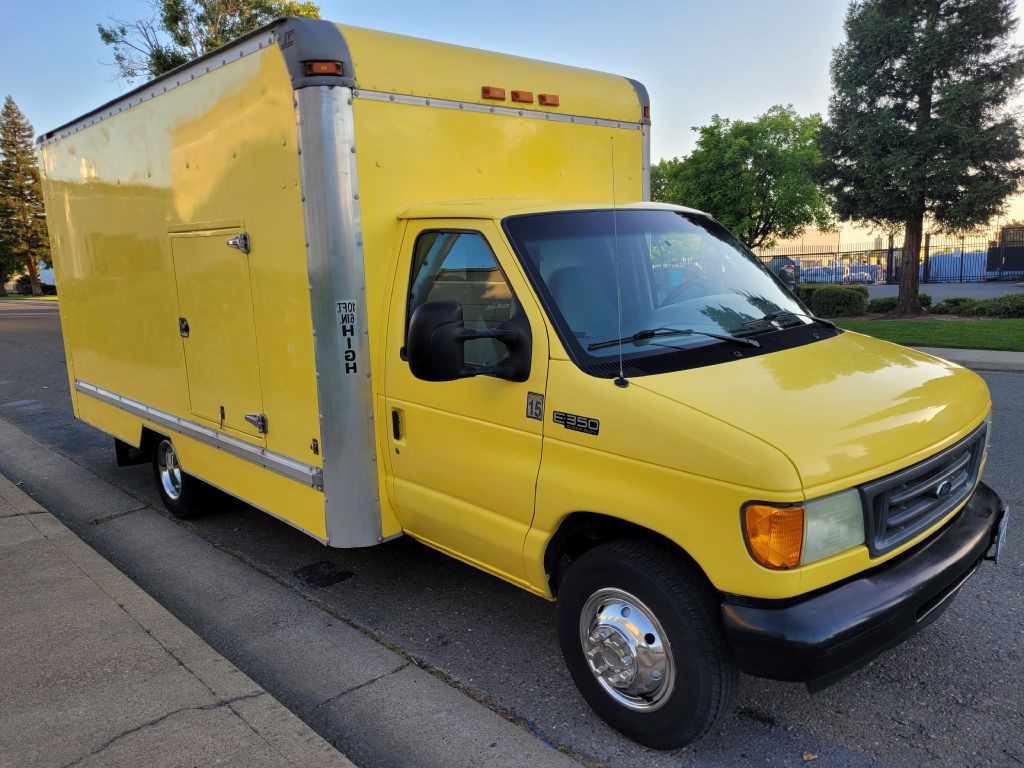 2004 Ford Econoline Image 3