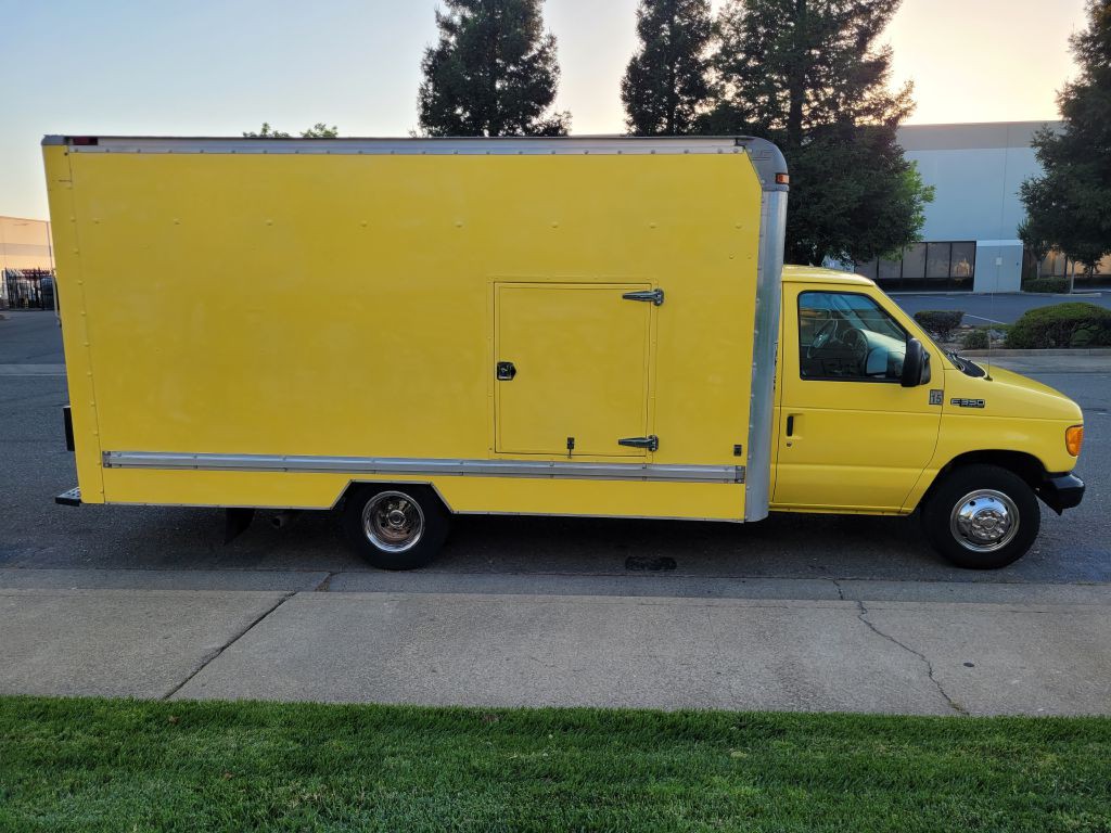 2004 Ford Econoline Image 4