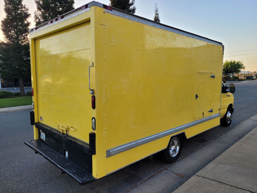 2004 Ford Econoline Image 5