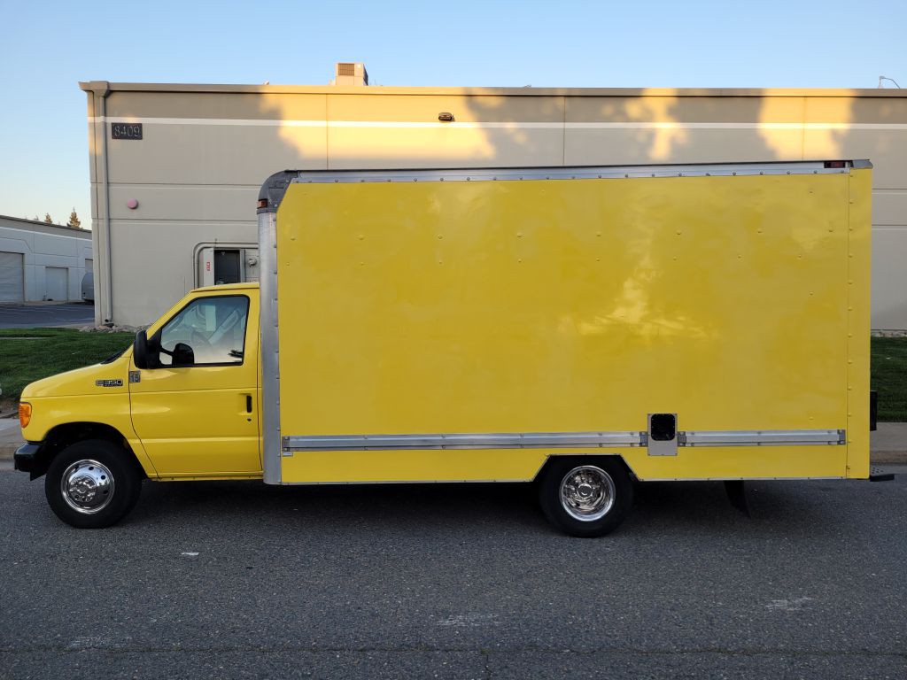 2004 Ford Econoline Image 8
