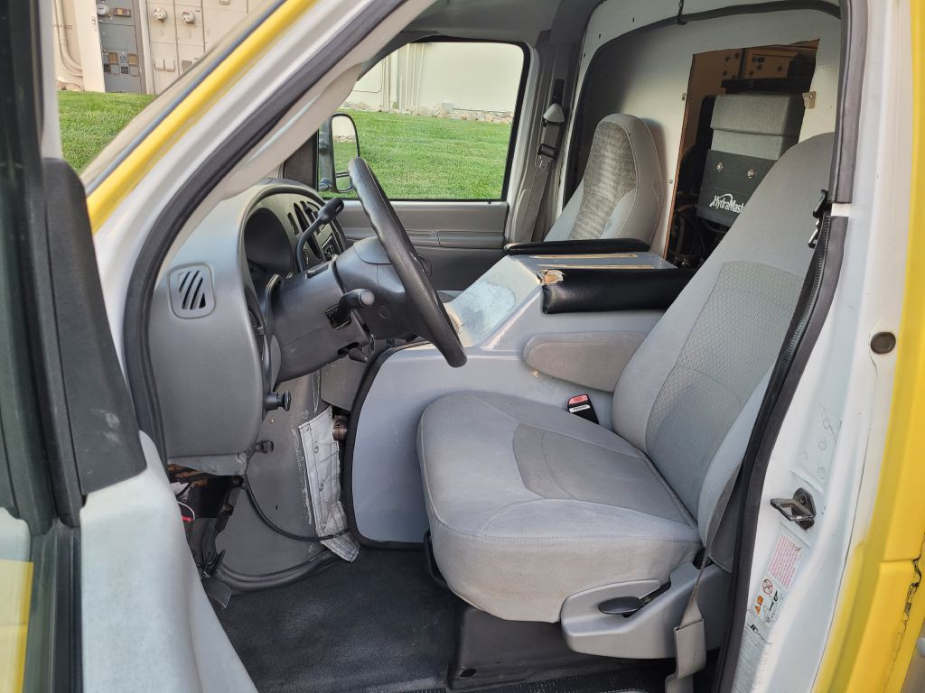 2004 Ford Econoline Image 10