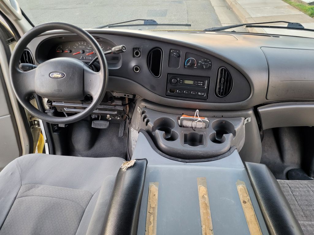 2004 Ford Econoline Image 12